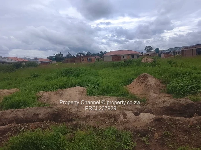 Serviced 200m² Stand on Tarred Main Road, Glen View 1