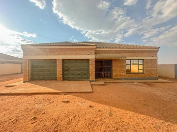  5-Bedroom House For Sale In Fairview