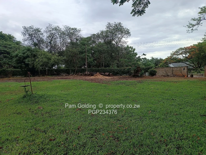 Stunning Waterfront Home – Peninsula Mazvikadei! (Sole Mandate)