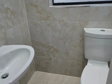 4 Bedroom Flat & Apartment
