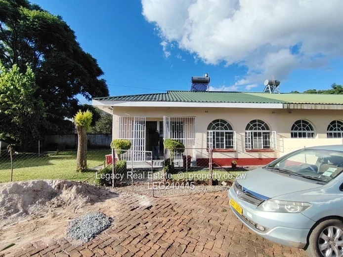 This 2 bedroom garden flat in Strathaven offers comfortable living in a quiet and serene environment