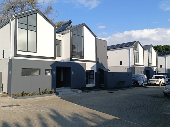 Prestigious Standalone Townhouse in Prime Borrowdale