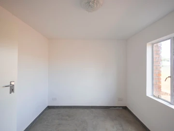 2 Bedroom Flat & Apartment