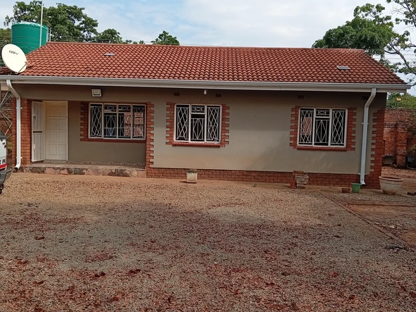 2 Bedroom Flat & Apartment