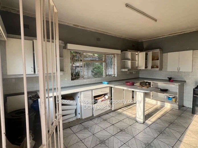 Spacious 4-Bed Vainona Home with Large Garden & Solar