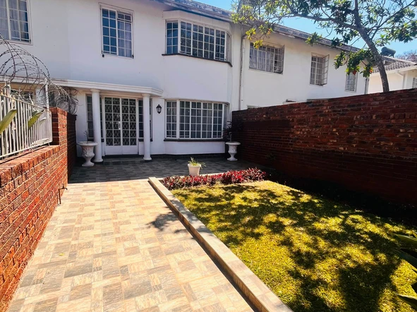 2 Bedroom Flat & Apartment