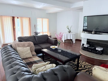 6 Bedroom House