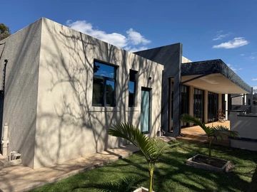 4 Bedroom Flat & Apartment