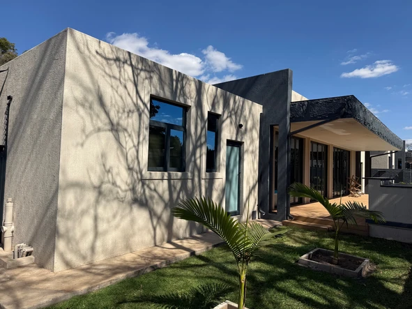 4 Bedroom Flat & Apartment