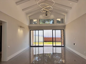 4 Bedroom Flat & Apartment
