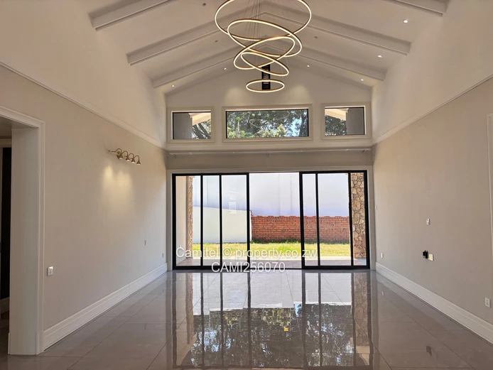 Modern 4-Bed, 4-Bath Greendale North Flat with Borehole