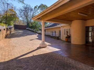 6 Bedroom House