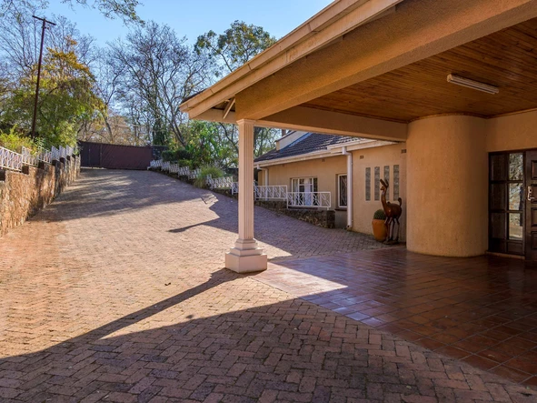 6 Bedroom House
