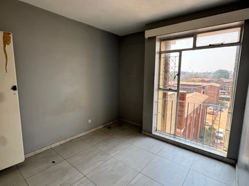 2 Bedroom Flat & Apartment