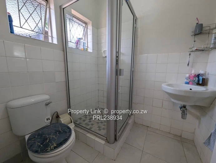 Neat 3 Bed 2 Bath Garden Flat in Avondale (Sole Mandate)