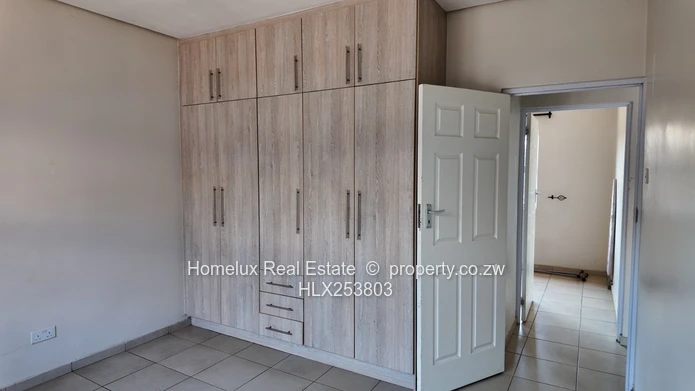 Neat 3 Bed Flat In Marborough To Rent 