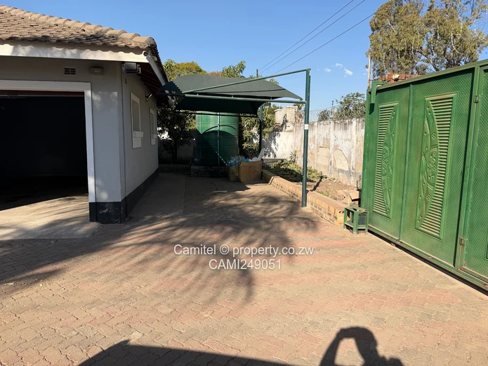 Waterfalls 4-Bed House on 1800 sqm with Borehole near S.O.S school and Parktown shops