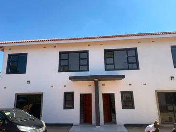 3 Bedroom Flat & Apartment