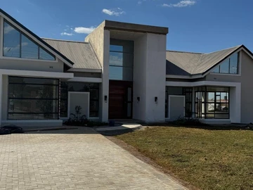 Spacious 5-Bedroom Family Home in Mt Pleasant Heights, Harare