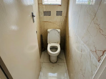 2 Bedroom Flat & Apartment