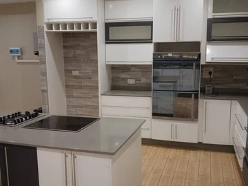 4 Bedroom Flat & Apartment