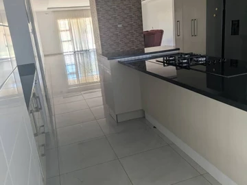 2 Bedroom Flat & Apartment