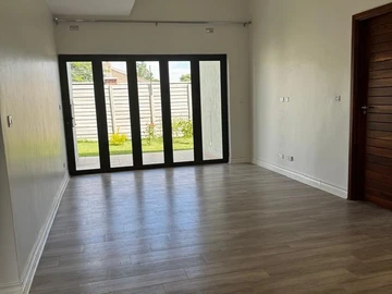 3 Bedroom Flat & Apartment