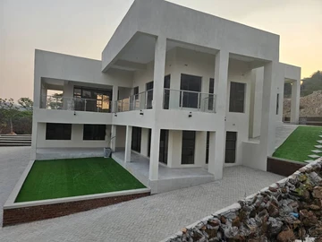 Spacious 4-Bedroom Home in Glen Lorne with Gorgeous Features