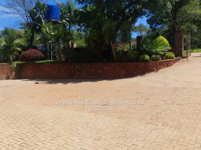 Prestigious Glen Lorne Residence on 2,000m² Stand,Exceptional Luxury Home with Multiple Ensuites