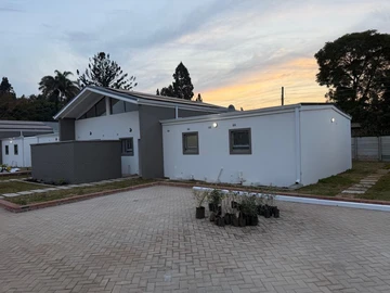 2 Bedroom Flat & Apartment