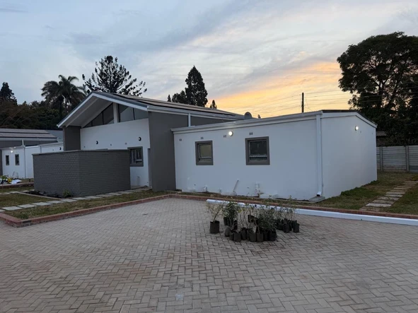 2 Bedroom Flat & Apartment