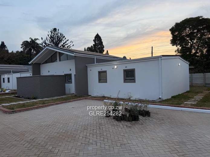 New Marlborough 2-Bed Flat — Borehole & Paved Parking