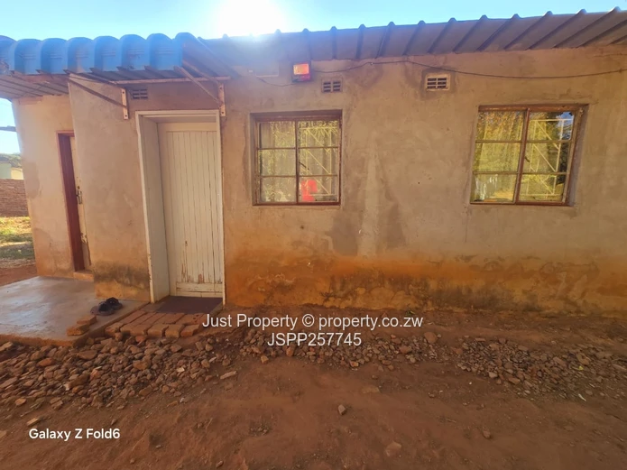 2-Bed Cottage with Expansive Yard on 2,153 m² — Mabelreign 
