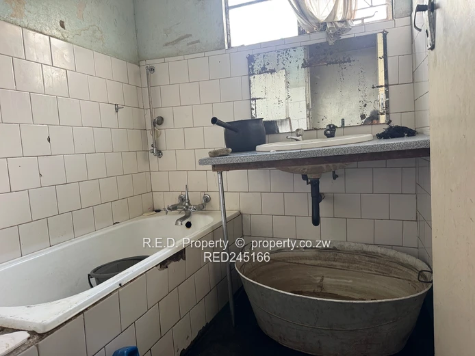 Renovation Opportunity In Luveve!