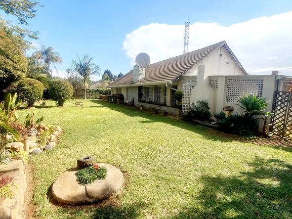 Eastlea Spacious Property with Cottage ,1,555sqm