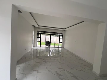 3 Bedroom Flat & Apartment