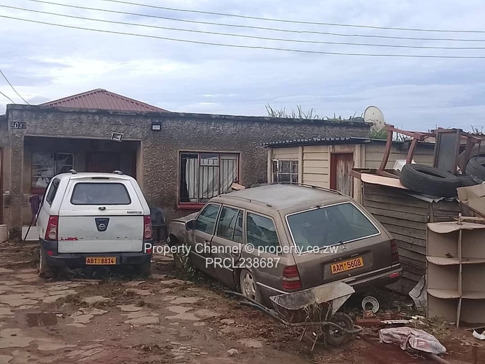 Walled 2-Bed Fixer-Upper on 300m² in Granary Park