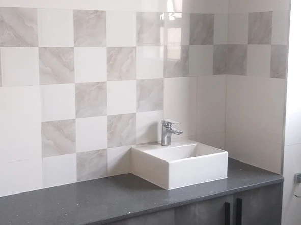 4 Bedroom Flat & Apartment