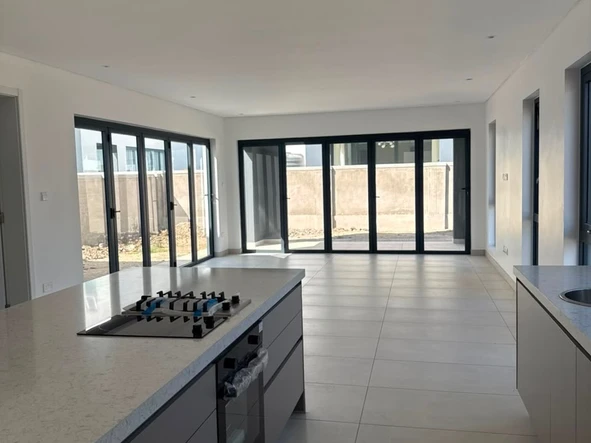 4 Bedroom Flat & Apartment