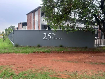 2 Bedroom Flat & Apartment