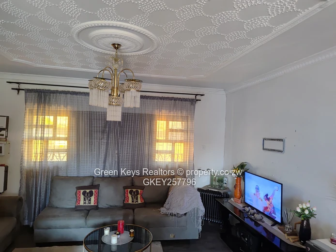 Gletwin 3 beds with main en-suitecottage on 2040sqm
