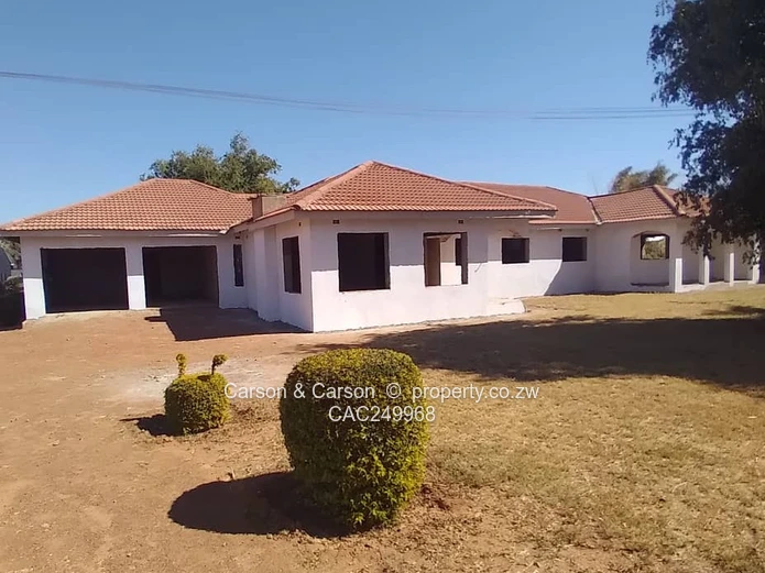 L-shaped red-tiled 4-bed Kadoma Home 1.9ha + Borehole