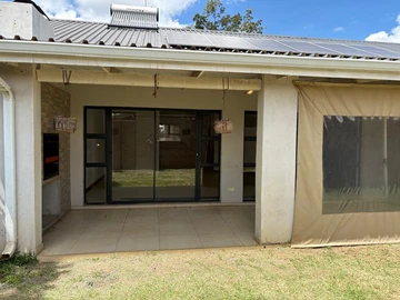 3 Bedroom Flat & Apartment