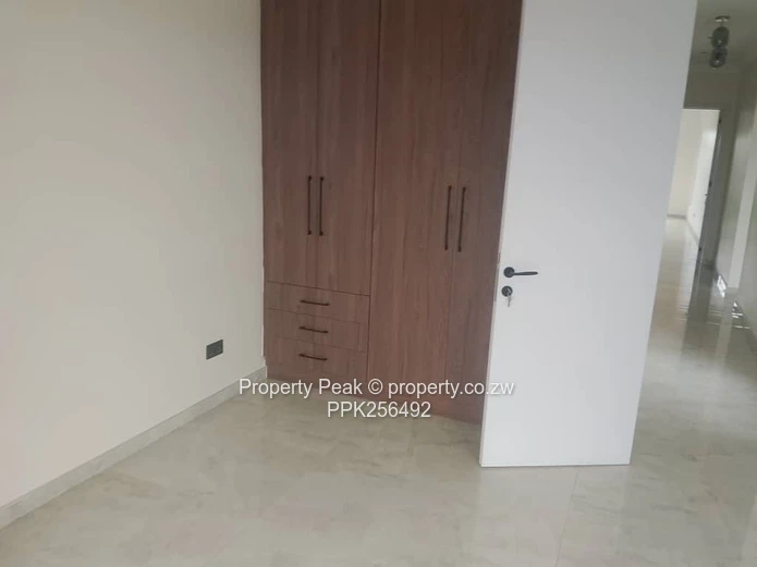Mount Pleasant Heights: Modern 5-Bed with Expansive Lawn & Borehole