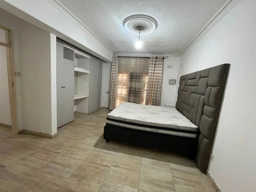 6 Bedroom House