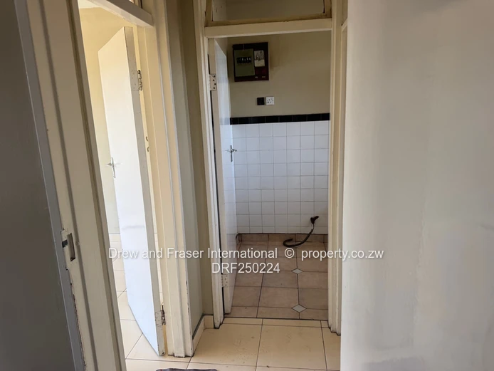 1-Bed Flat at The Rembrandt, Avenues - Borehole & Parking