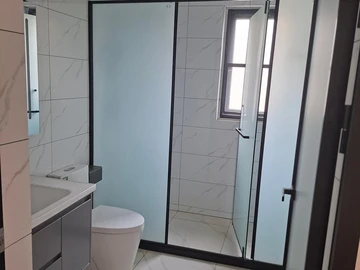 5 Bedroom Flat & Apartment