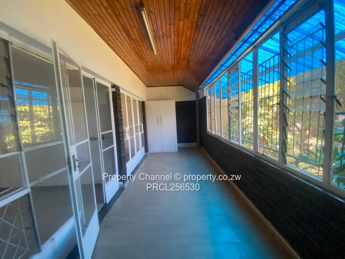 Avondale - Spacious 3-Beds Duplex Garden Flat In a Well Secured Block