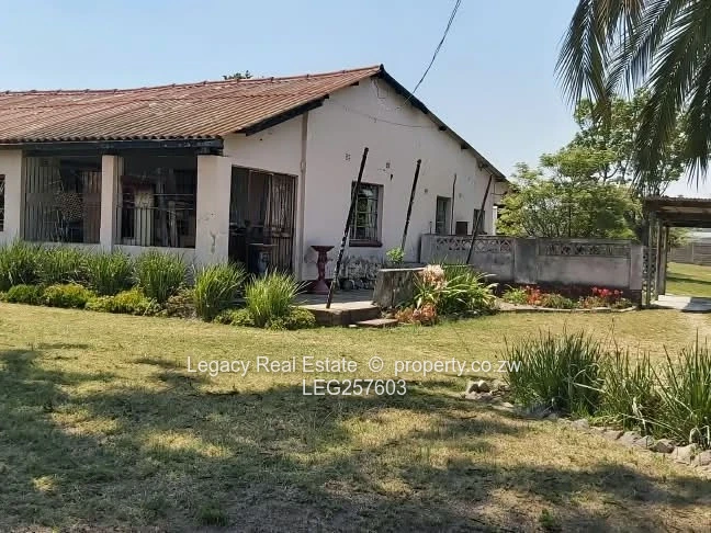 Hatfield 4-Bed Family Home on 4050m² with Flatlet