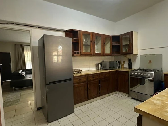 2 Bedroom Flat & Apartment